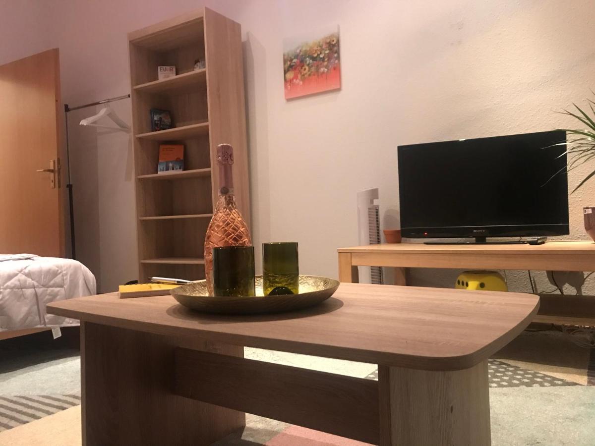 Piano Apartment In Halle Center - Netflix - Free Wifi 1 ภายนอก รูปภาพ